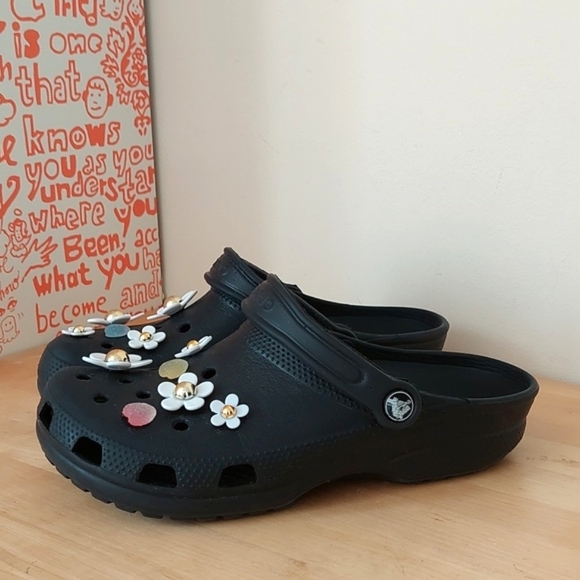Crocs black daisy clogs - Picture 2 of 10